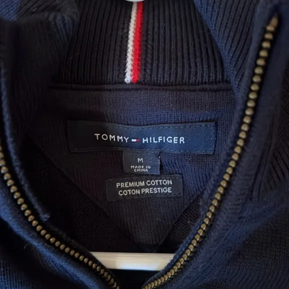 Tommy Hilfiger Navy Blue Zip-Up Sweater Never Worn - Picture 4 of 4